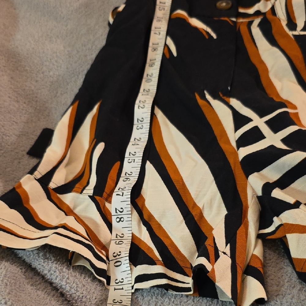 NWT** Nine West Black and Orange Tropical Patterned Romper - Picture 9 of 9